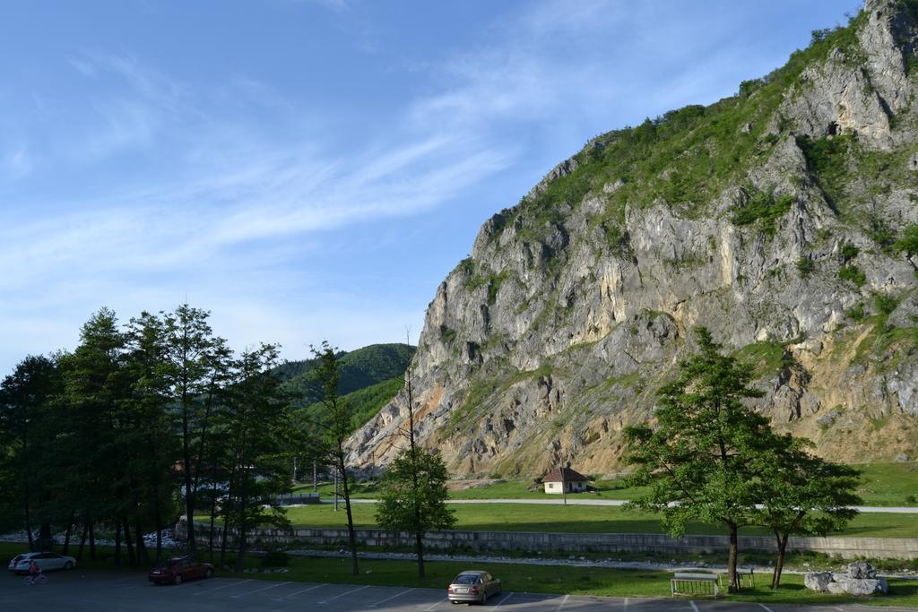 Vila Nico Baia de Fier Bagian luar foto