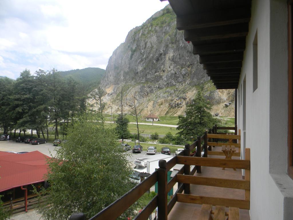 Vila Nico Baia de Fier Bagian luar foto